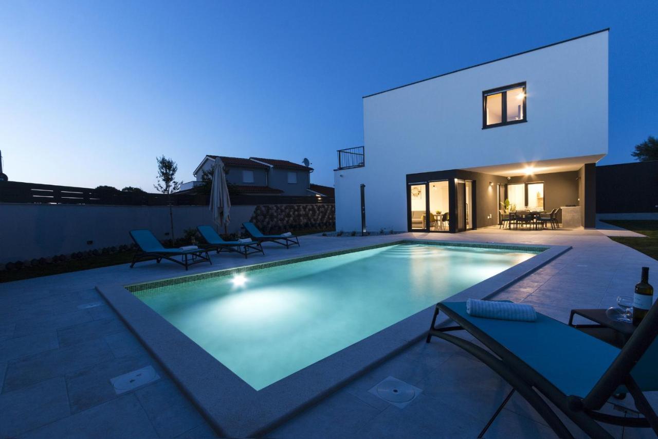 Modern 3-Bedroom Villa With A Private Pool Pula Ngoại thất bức ảnh