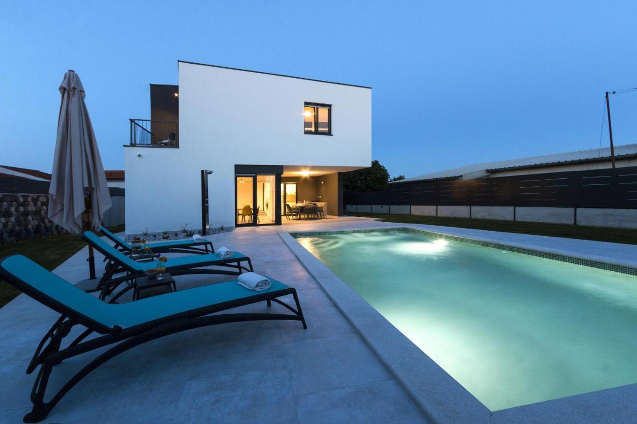Modern 3-Bedroom Villa With A Private Pool Pula Ngoại thất bức ảnh