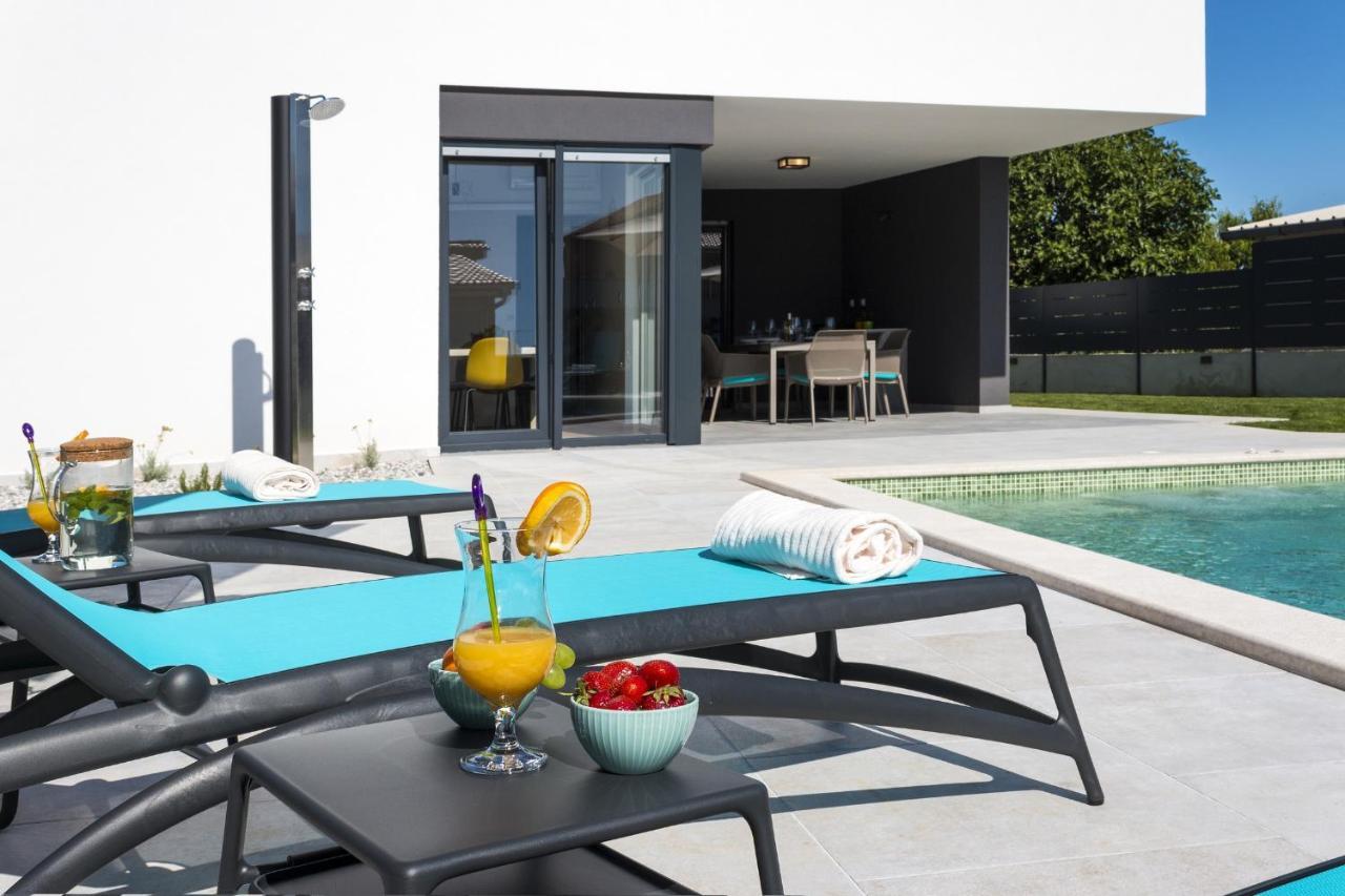 Modern 3-Bedroom Villa With A Private Pool Pula Ngoại thất bức ảnh